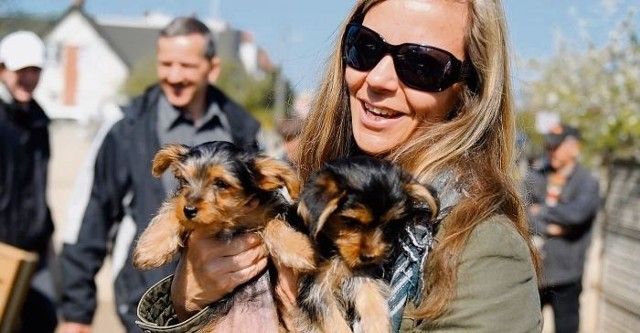Ewa Kmieciak nie była pewna, czy sprzeda szczeniaki na Sielance. Jej zdaniem nowego właściciela powinno się poznać