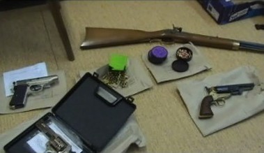 Nielegalny arsenał w mieszkaniu w Katowicach [ZDJĘCIA]