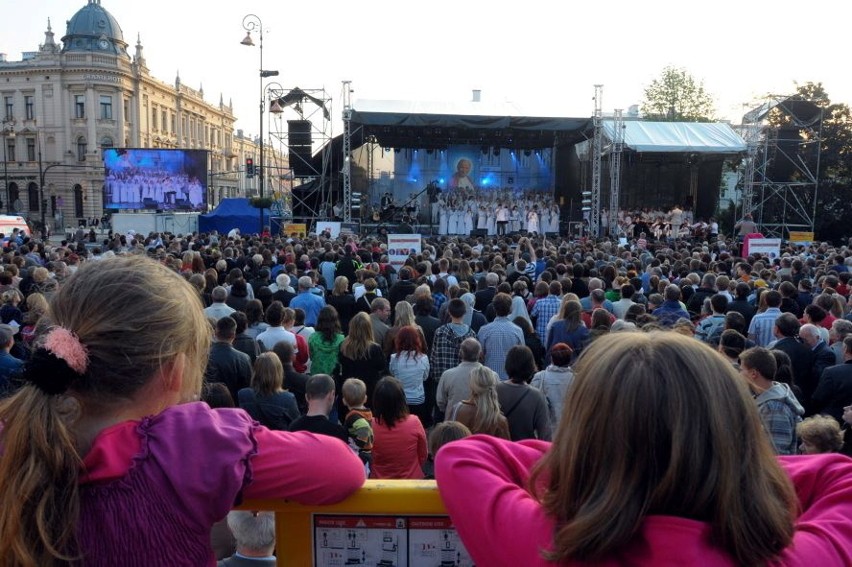 Koncert Chwały na placu Litewskim