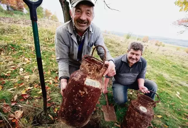 - Wykopaliśmy bańki wcześniej niż Niemcy - mówią Mirosław Dulęba i Jan Żukowski