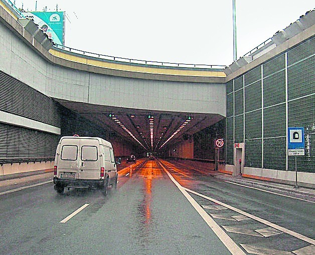 Katowice: 9.12.2006 Pierwsi kierowcy przejechali tunelem....