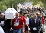Pogrzeb Dawida Zapiska. Na pożegnanie 14-latka kibice wystrzelili race (ZDJĘCIA)