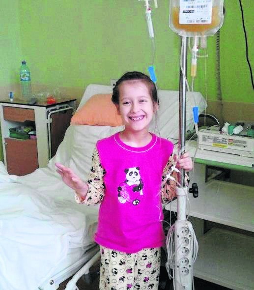 Mimo poważnej choroby, ośmioletniej Oli nie brakuje optymizmu i uśmiechu