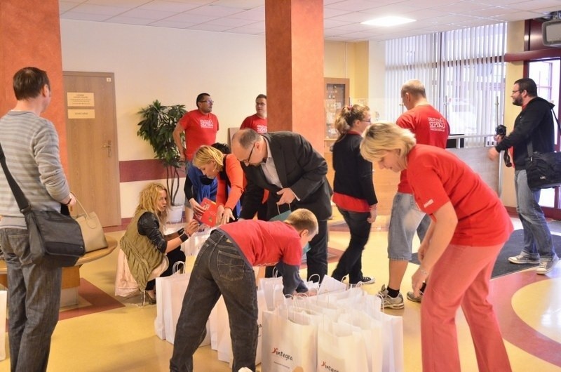 Poznań: Drużyna Szpiku odwiedziła małych pacjentów w klinice [ZDJĘCIA]