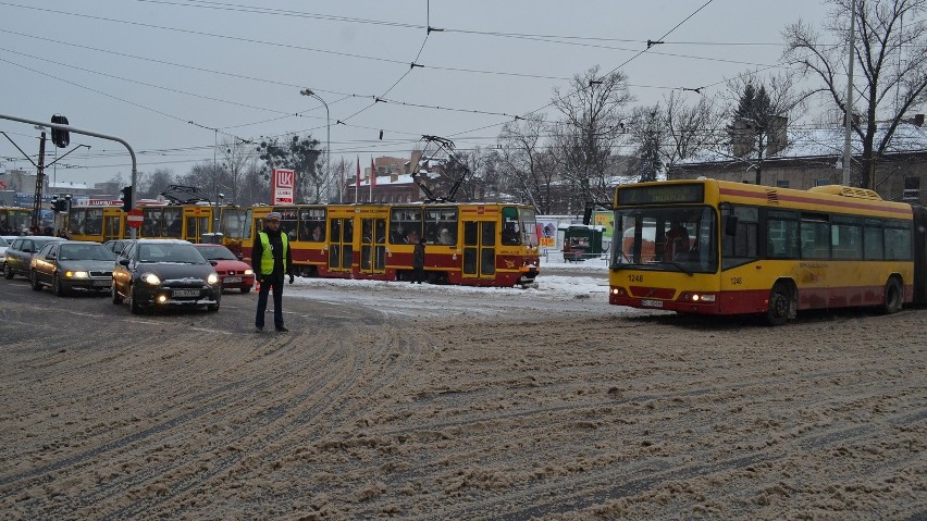 Tramwaj zderzył się z samochodem osobowym na "skrzyżowaniu...