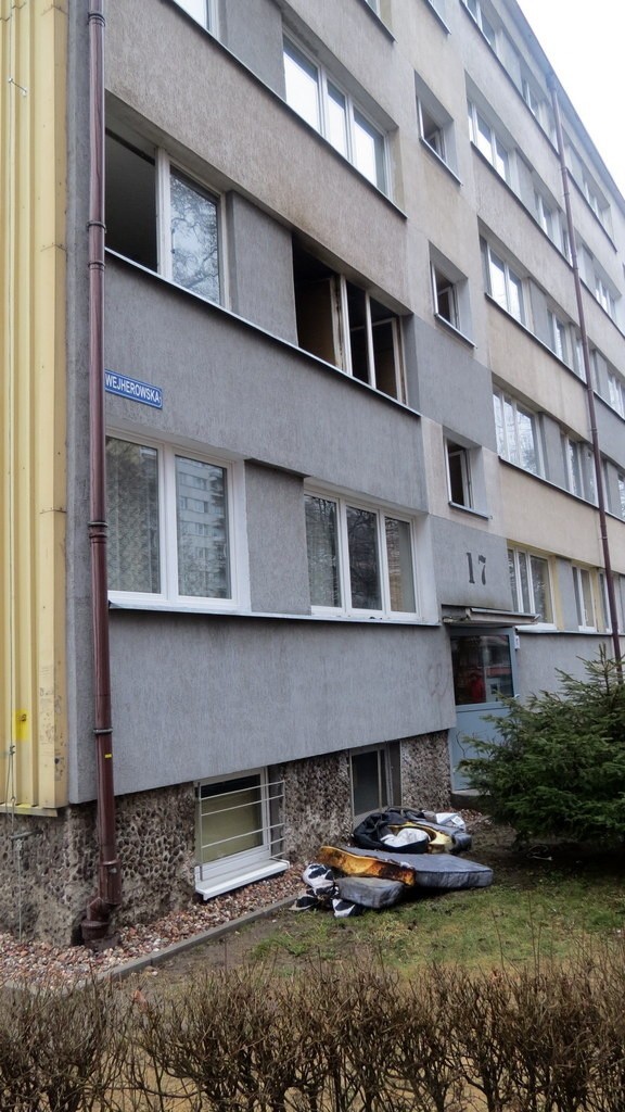 Wrocław: Paliło się mieszkanie na ul. Wejherowskiej (ZDJĘCIA)