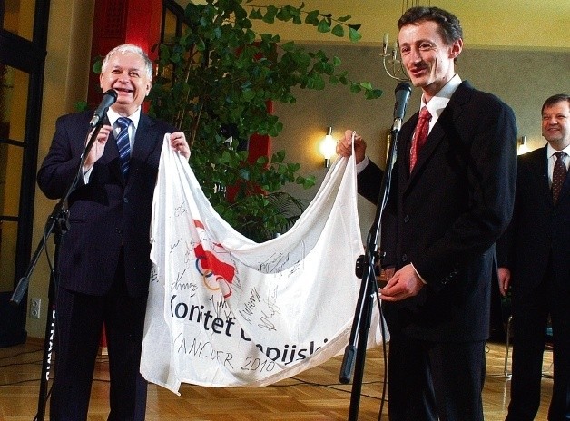 Luty 2010 roku. Lech Kaczyński z Adamem Małyszem