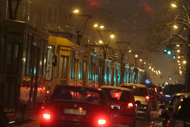 W poniedziałek przez 1,5 godziny na Piotrkowskiej nie jeździły tramwaje