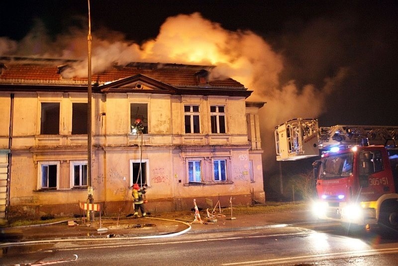 Wrocław: Pożar budynku przy ul. Pilczyckiej (ZDJĘCIA)