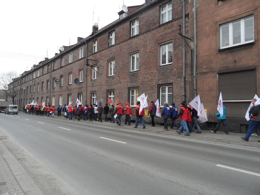 Strajk generalny: Pikieta przed Urzędem Miasta w Świętochłowicach [ZDJĘCIA]