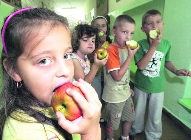 Na zamieszaniu z programem &#8222;Owoce w szkole&#8221; najbardziej stracą dzieci.