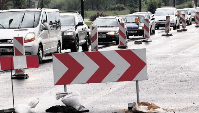 Remont Rokicińskiej potrwa przynajmniej do czwartku.