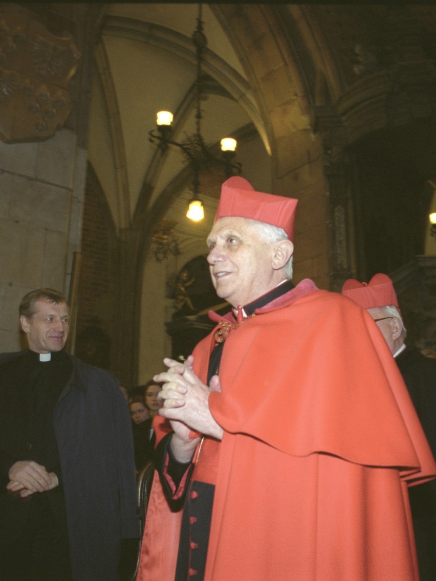 Benedykt XVI - jeszcze jako kardynał Joseph Ratzinger - był...