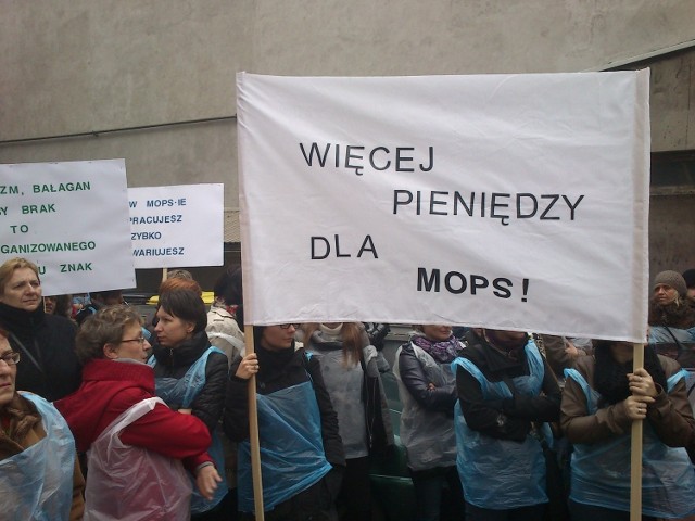 W środę w Łodzi protestowali pracownicy MOPS-u.