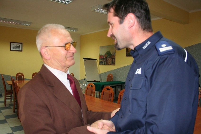 Antoni Greń ma 80 lat i pracuje w policji