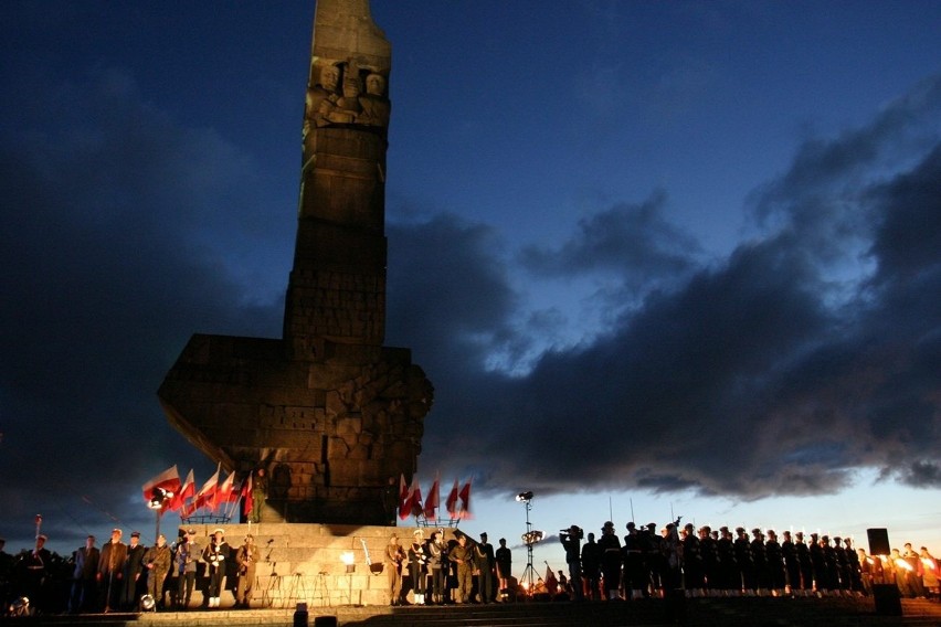 Pomnik Bohaterów Westerplatte to symbol poświęcenia i...