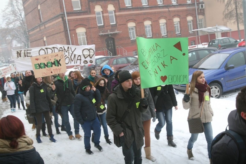 Manifestacja młodzieży Ekonomika z Raciborza [ZDJĘCIA i WIDEO]