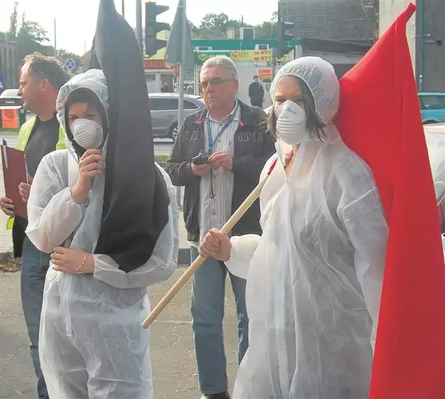 Uczestników protestów można zobaczyć np. w maskach