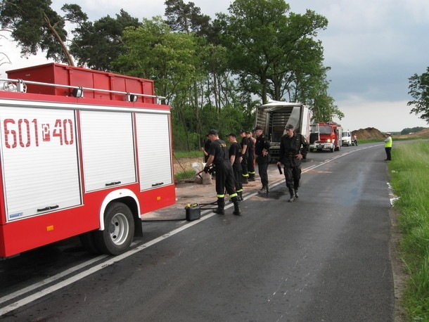 Wypadek: Przewrócona ciężarówka zablokowała trasę do Śremu