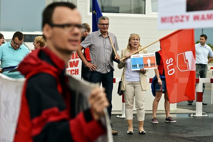 LG: Protest w fabryce Chung Hong to atak anarchistów (ZDJĘCIA)