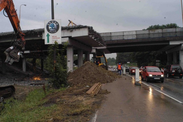 Drogowcy demontują wiadukt na węźle Komorowice