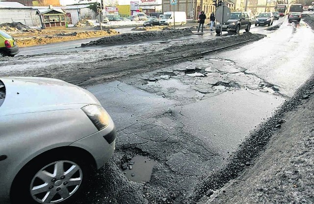 Jazda Traktem św. Wojciecha to zmora dla kierowców. Na wiosnę bedzie lepiej?