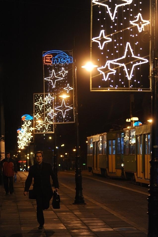 Iluminacja świąteczna już została w Poznaniu rozwieszona