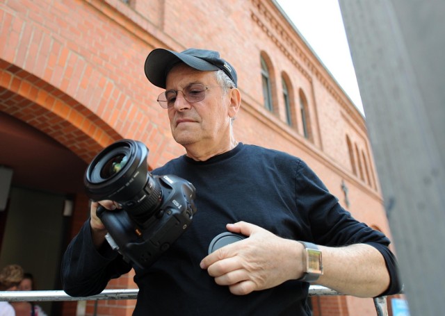Ryszard Horowitz w czasie fotografowania Poznania w 2010 roku