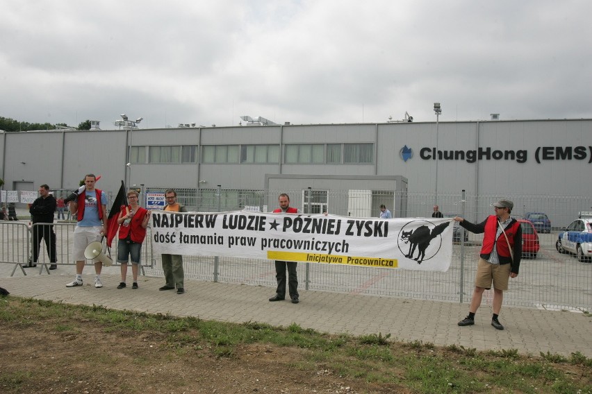Protest przed chińską fabryką pod Wrocławiem (ZDJĘCIA)