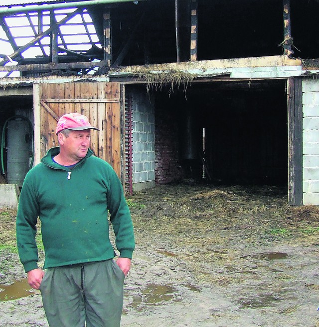 W ciągu kilku godzin ogień strawił stodołę Henryka Jaróga. Zwierzęta udało się uratować