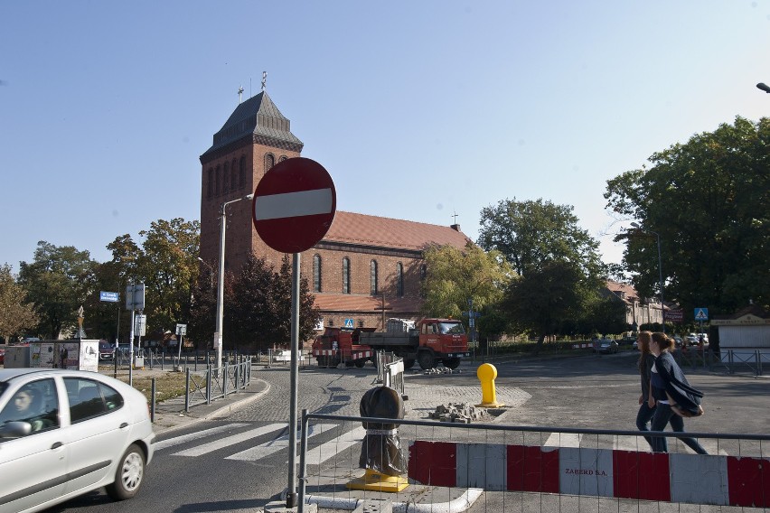 Remont po wrocławsku: Zrobili pół ronda i na tym koniec