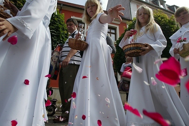 Tłumy ludzi na procesjach Bożego Ciała we Wrocławiu (ZDJĘCIA)