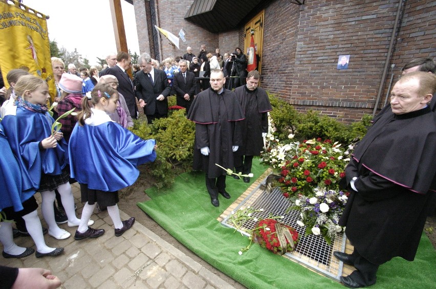 Poznań: Wierni z Ławicy pożegnali swojego proboszcza (ZDJĘCIA)