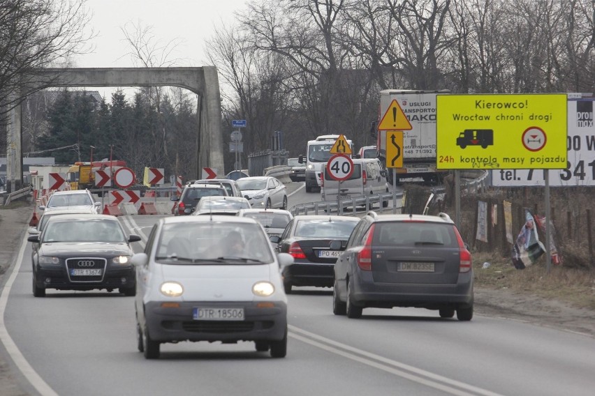Wrocław: W kierunku Poznania jedziemy już tymczasowym mostem (ZDJĘCIA)