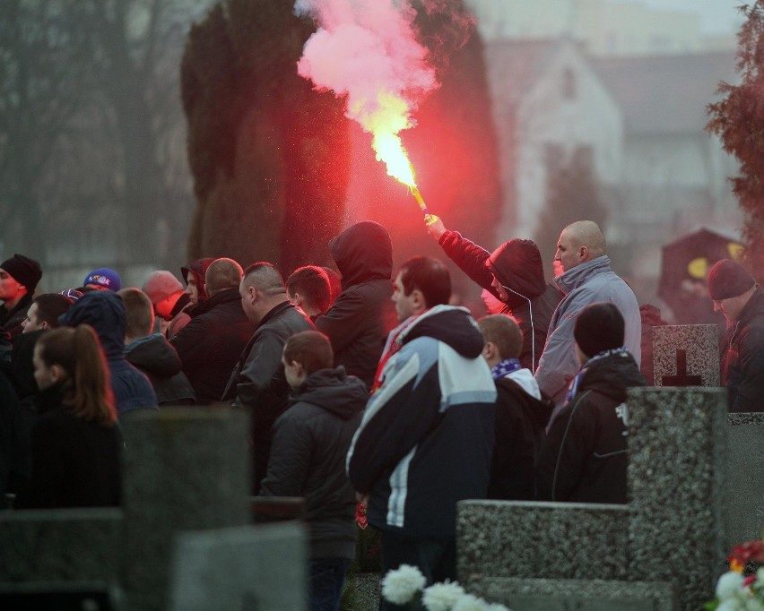 Łódź: Pogrzeb kibica Widzewa, ofiary ustawki koło Poddębic [ZDJĘCIA]