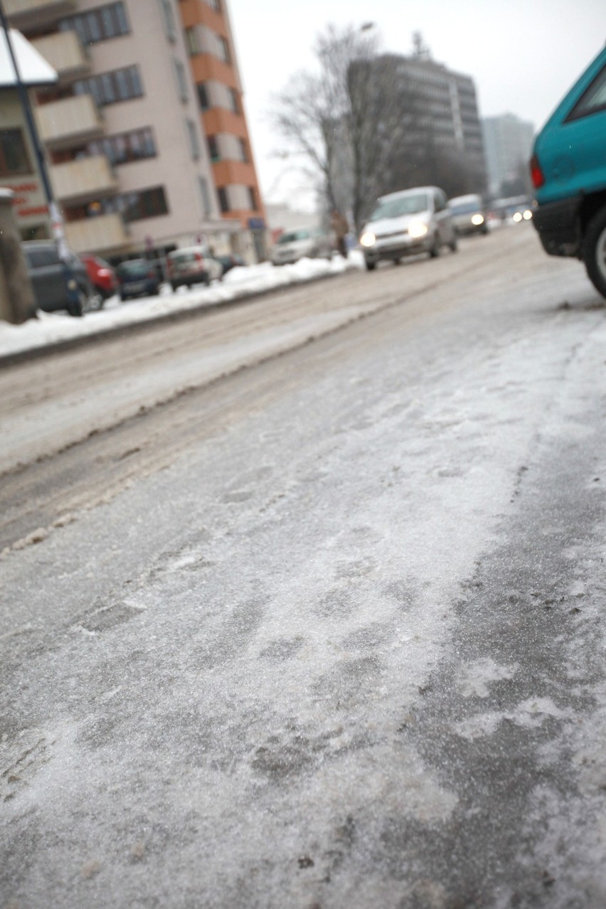 Kraków: awaria oblodzonej sieci trakcyjnej i wypadek przy ul. Centralnej