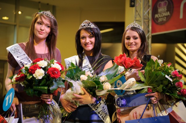 Od lewej: I wicemiss Tarnovia 2012 P. Koziara, miss K. Sok i II wicemiss S. Mikos