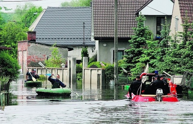 Wypompowywanie wody w Jelczu-Laskowicach potrwa prawdopodobnie jeszcze tydzień