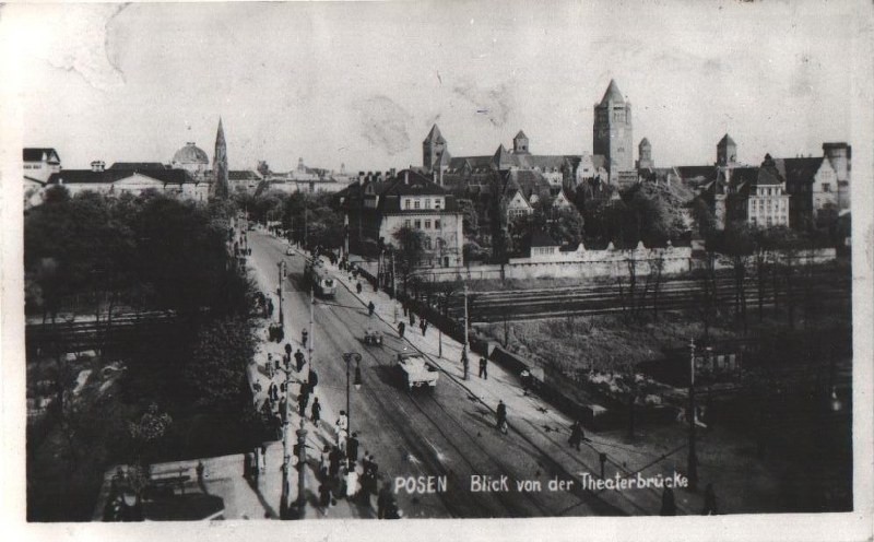 Zdjęcie z 1918 roku. Przed wojną Zamek Cesarski wyglądał...