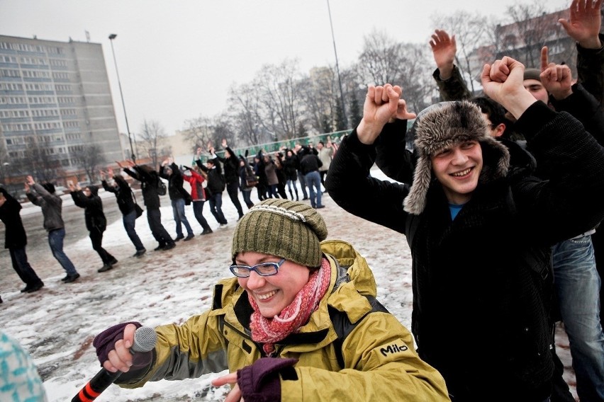 Flashmob w Gliwicach: Studenci Politechniki tańczyli Tunak Dance [ZDJĘCIA]