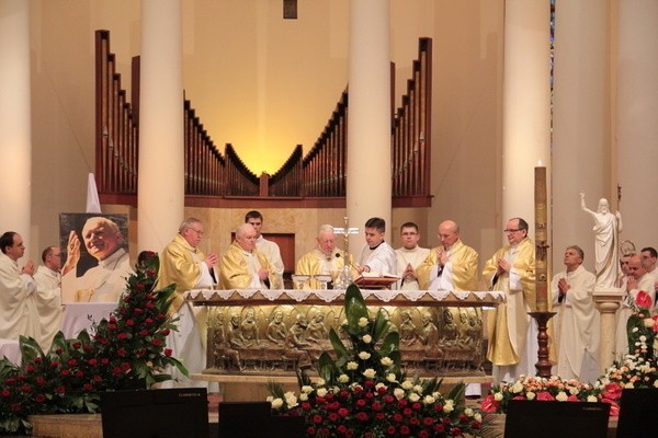 Czuwanie przed beatyfikacją Jana Pawła II w katowickiej...
