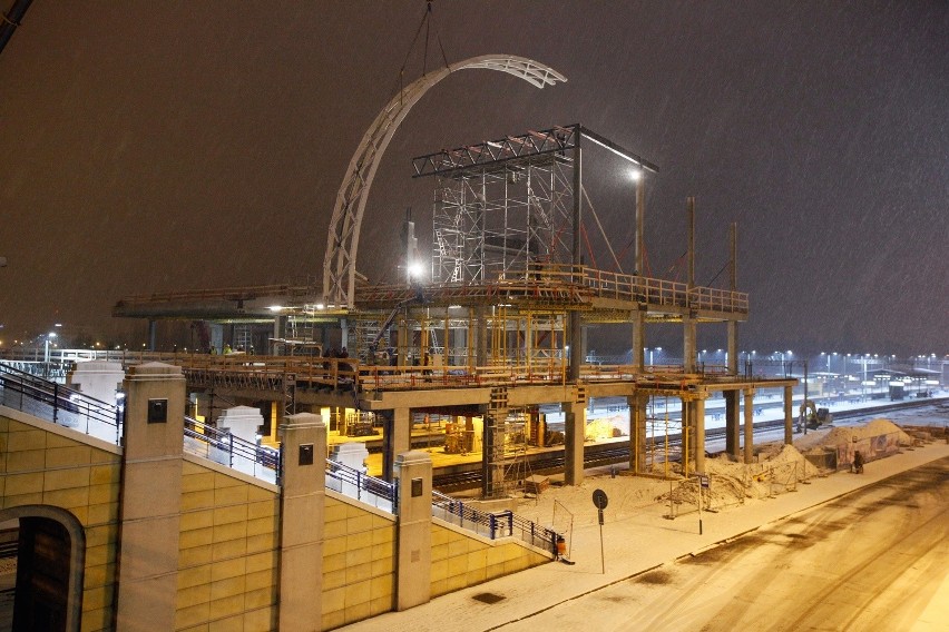 Na budowie dworca kolejowego w Poznaniu rozpoczęto w nocy...