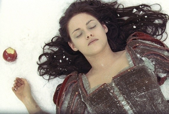Kristen Stewart gra "mroczną" Królewnę Śnieżkę