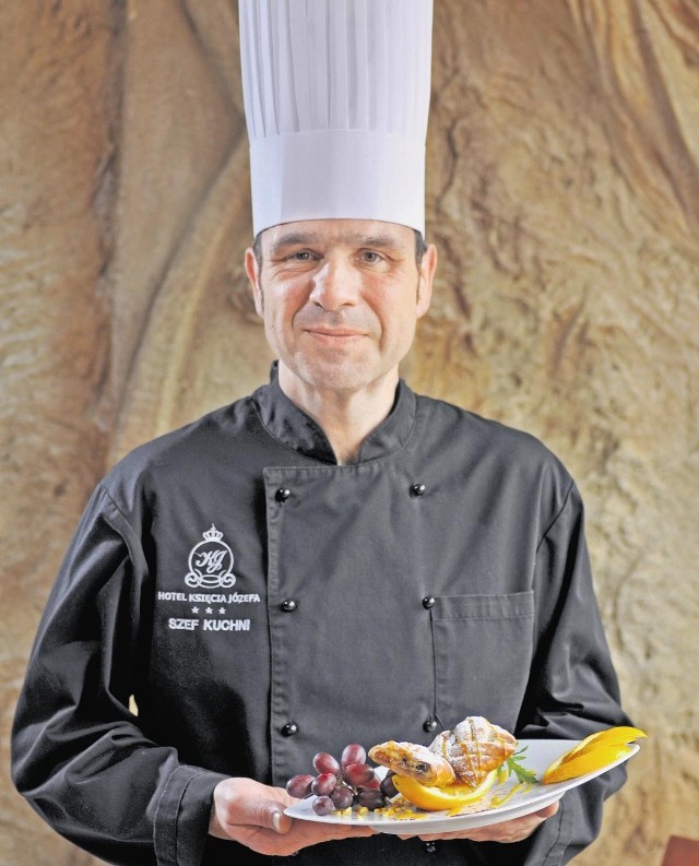 Jacek Blicharski, szef kuchni  w restauracji hotelu Księcia Józefa w Poznaniu, kusi hiszpańskimi przysmakami