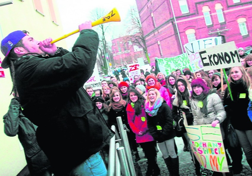 Pikieta uczniów Ekonoma w Raciborzu