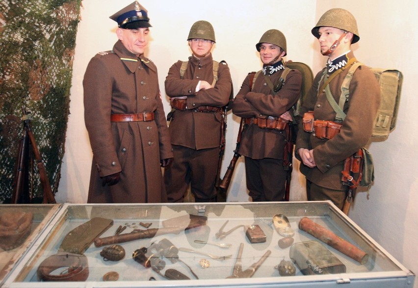 Grupy paramilitarne w muzeum &quot;Bunkier Brus&quot; [ZDJĘCIA]