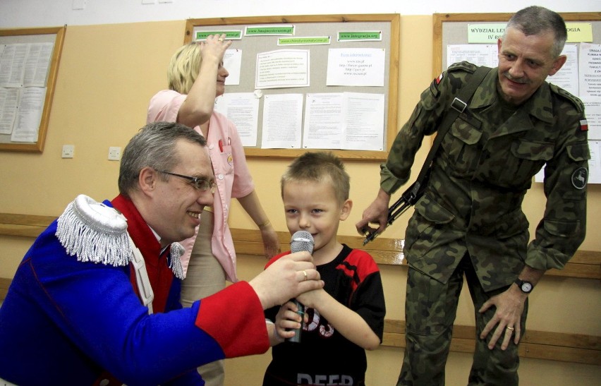 Żołnierze zajrzeli do lubelskiego szpitala dziecięcego