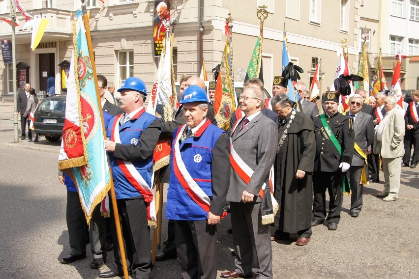 Na kaliską pielgrzymkę przybyły poczty sztandarowe z całego...