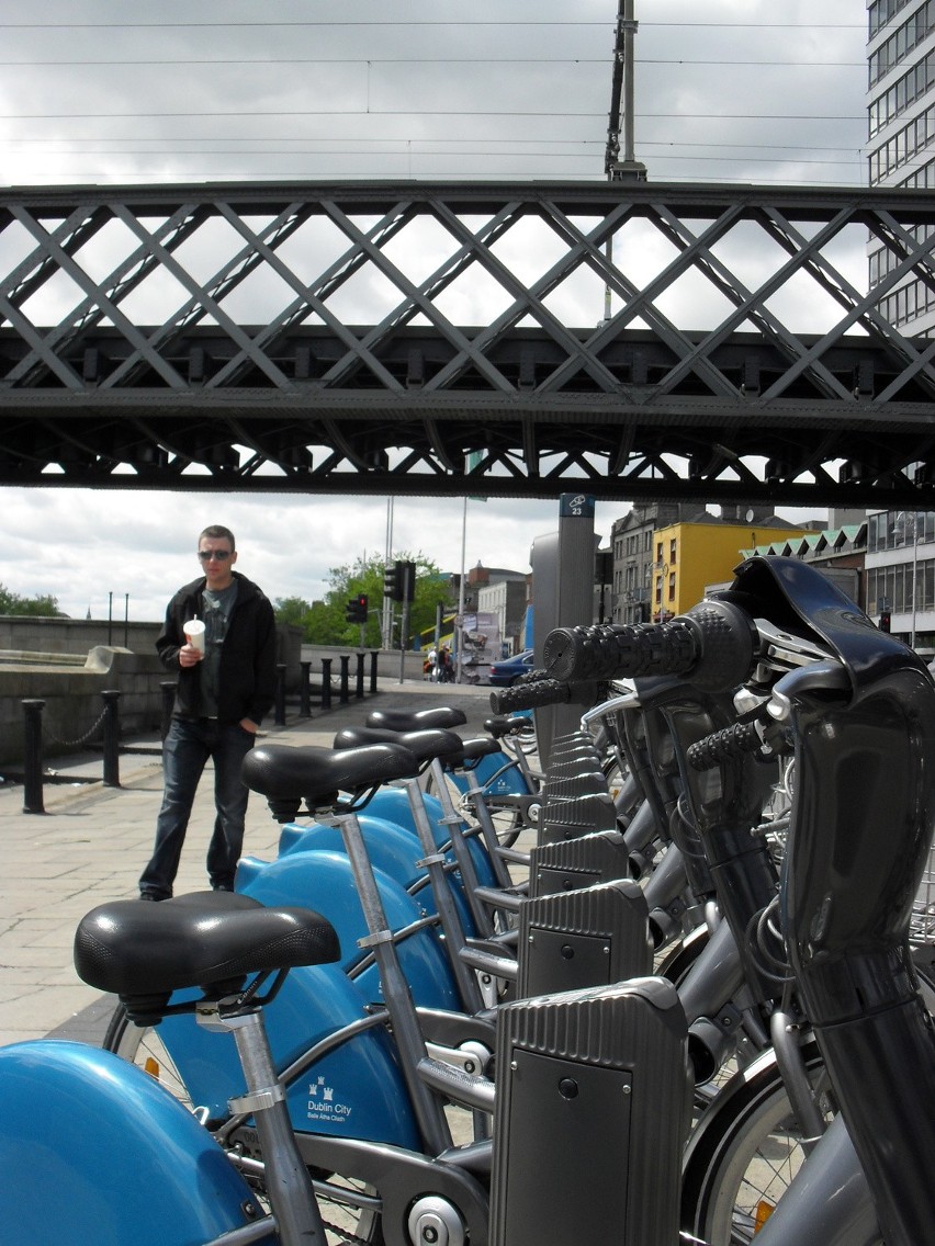 Na takie wypożyczalnie rowerów miejskich, jak ta w Dublinie...