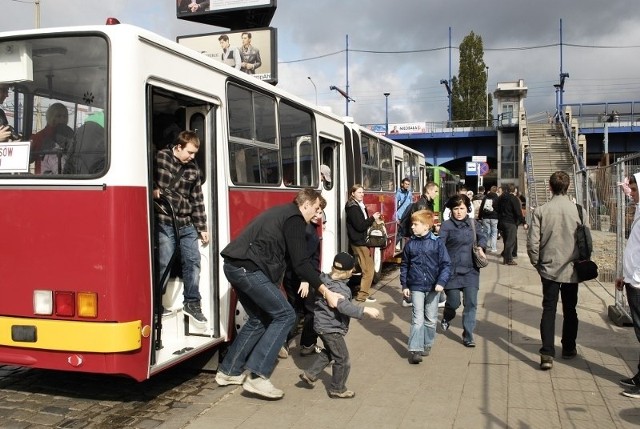 Impreza z okazji 30 lat od przybycia pierwszego Ikarusa do Poznania.